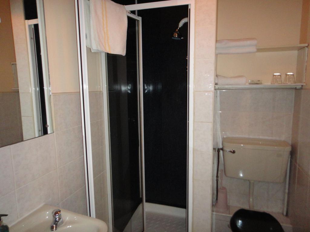 دبلن Inn On The Liffey Guesthouse الغرفة الصورة