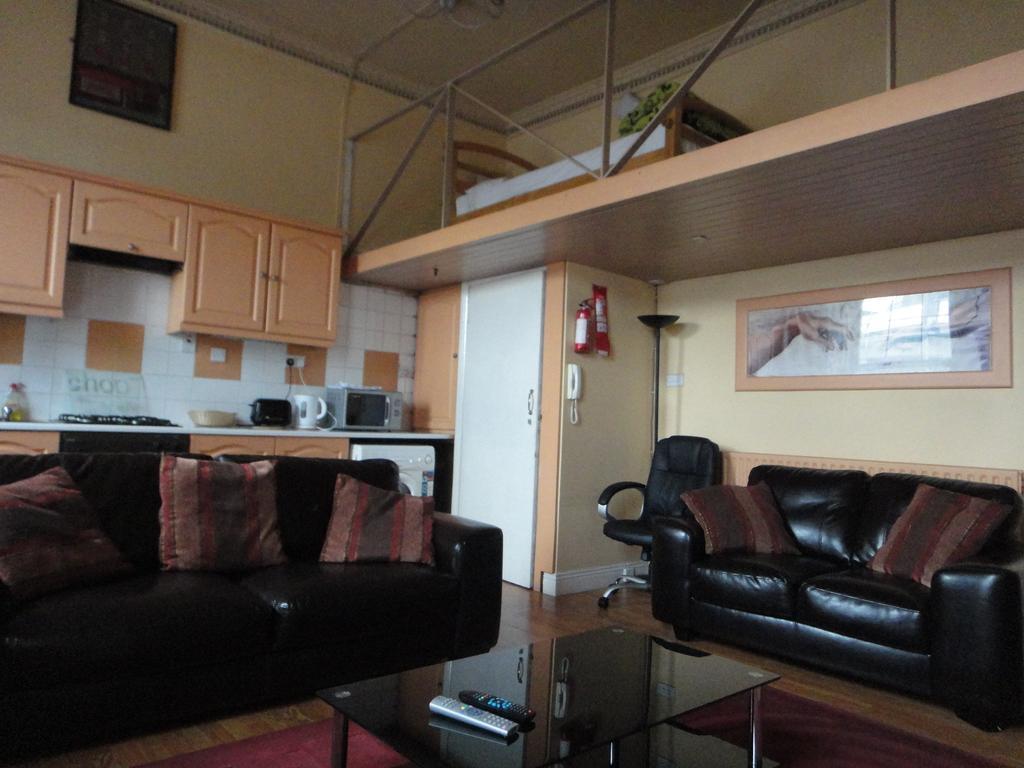 دبلن Inn On The Liffey Guesthouse الغرفة الصورة