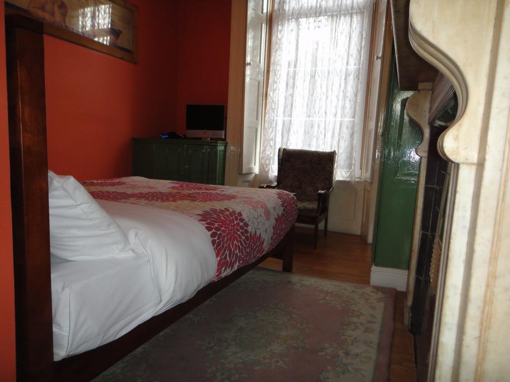 دبلن Inn On The Liffey Guesthouse الغرفة الصورة