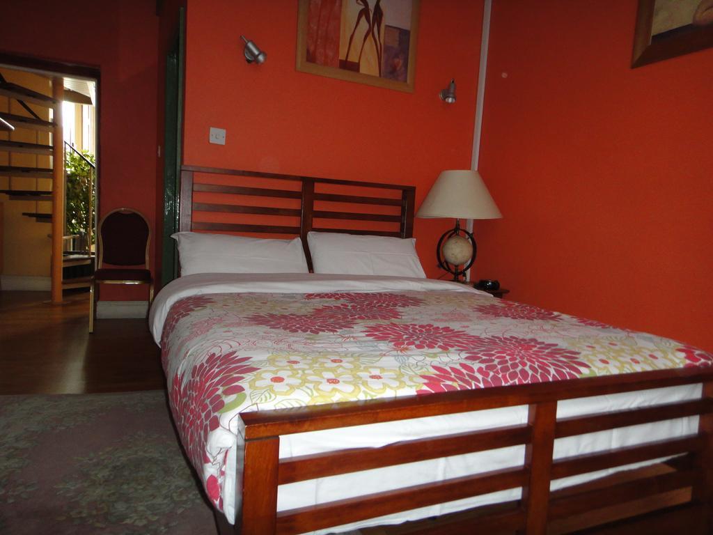 دبلن Inn On The Liffey Guesthouse الغرفة الصورة