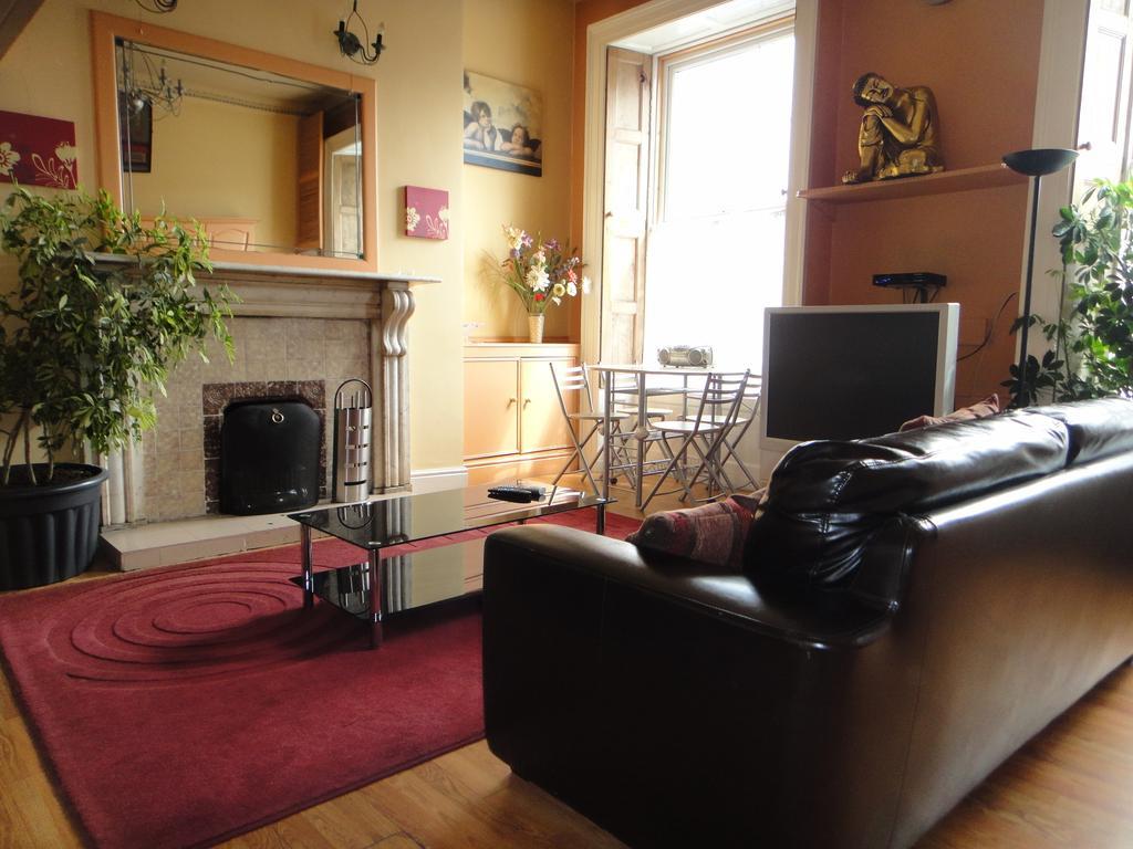 دبلن Inn On The Liffey Guesthouse الغرفة الصورة