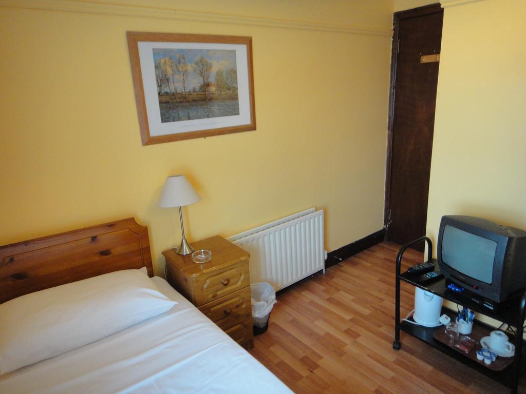 دبلن Inn On The Liffey Guesthouse الغرفة الصورة