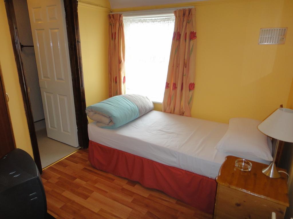 دبلن Inn On The Liffey Guesthouse الغرفة الصورة